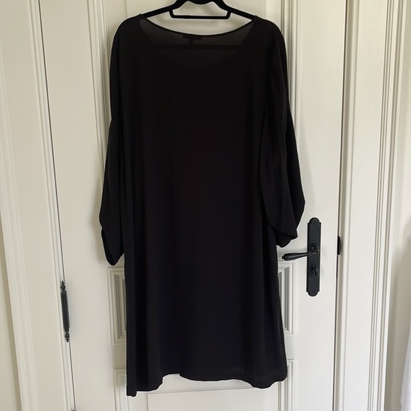 Eileen fisher simple black dress with tulip sleeves. XL - Picture 4 of 5